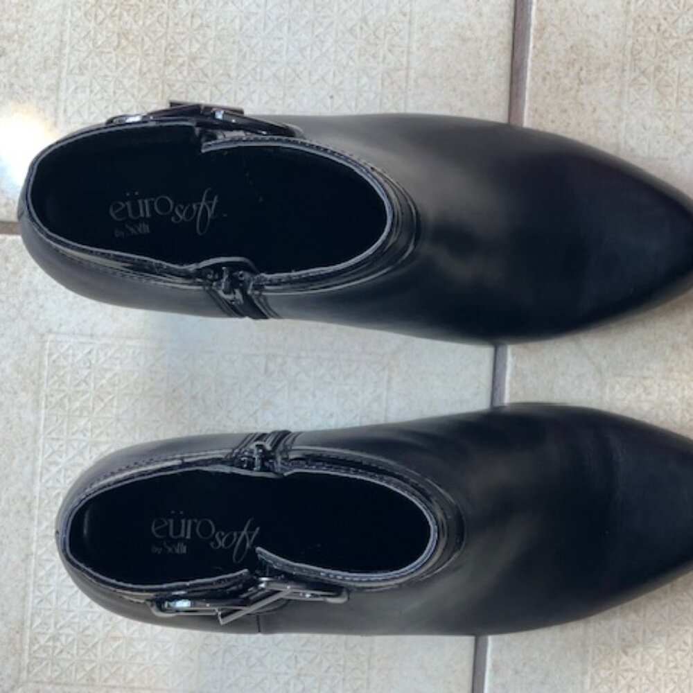 Sofft Black Leather High-heel Bootie. NWOT